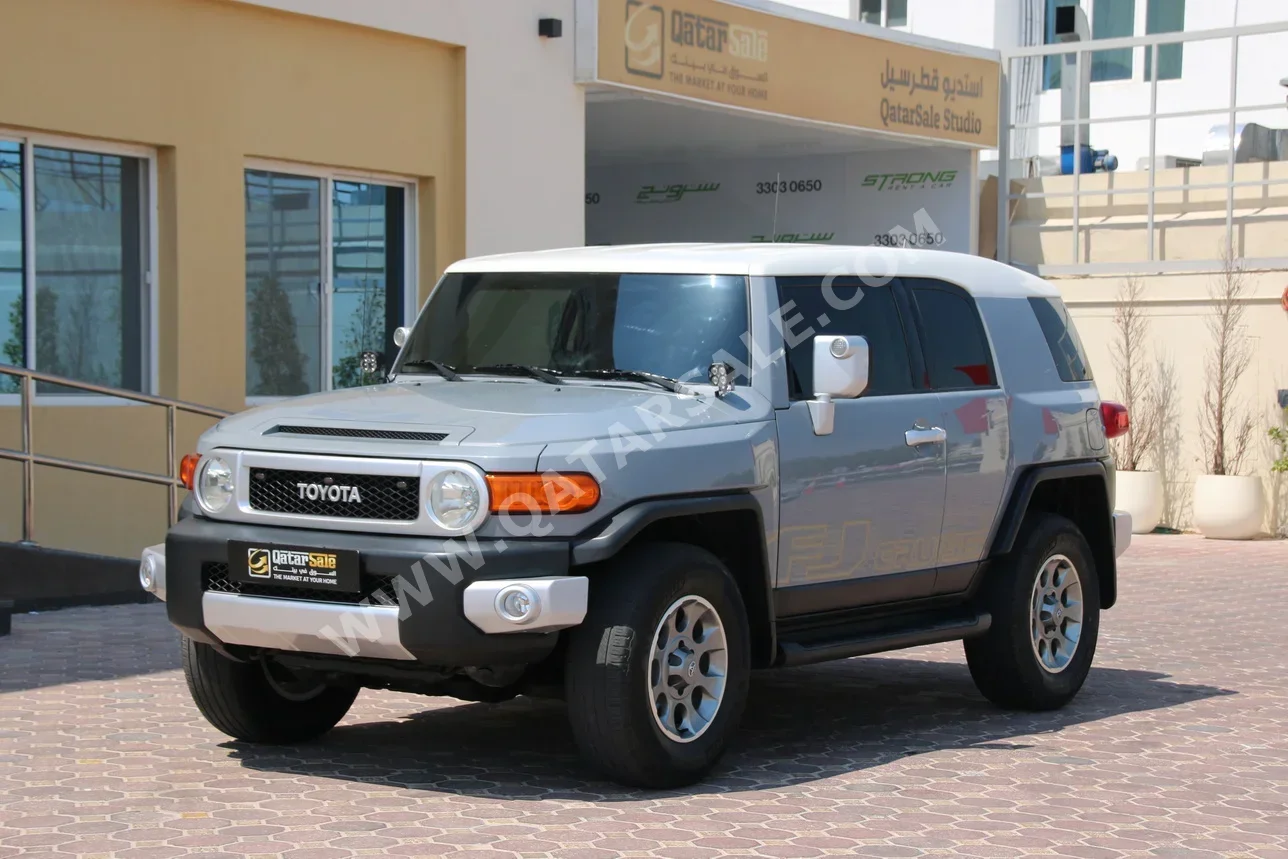  Toyota  FJ Cruiser  2014  Automatic  265,000 Km  6 Cylinder  Four Wheel Drive (4WD)  SUV  Gray  With Warranty