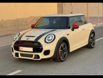 Mini  Cooper  JCW  2019  Automatic  28,000 Km  4 Cylinder  Front Wheel Drive (FWD)  Hatchback  Beige
