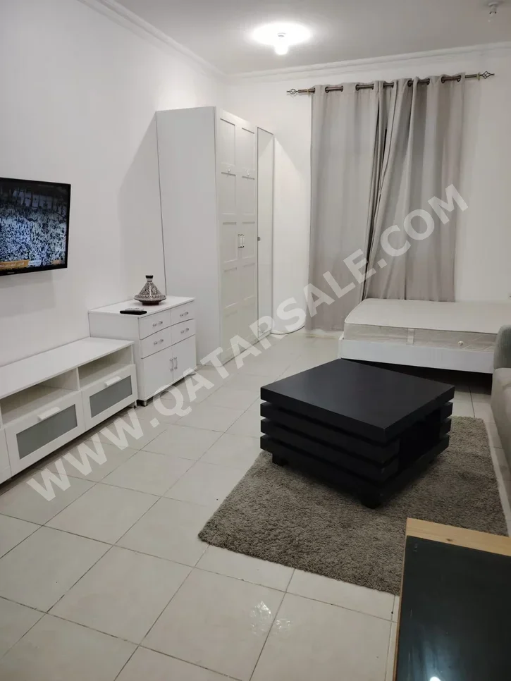 1 Bedrooms  Studio  in Umm Salal -  Izghawa  Fully Furnished