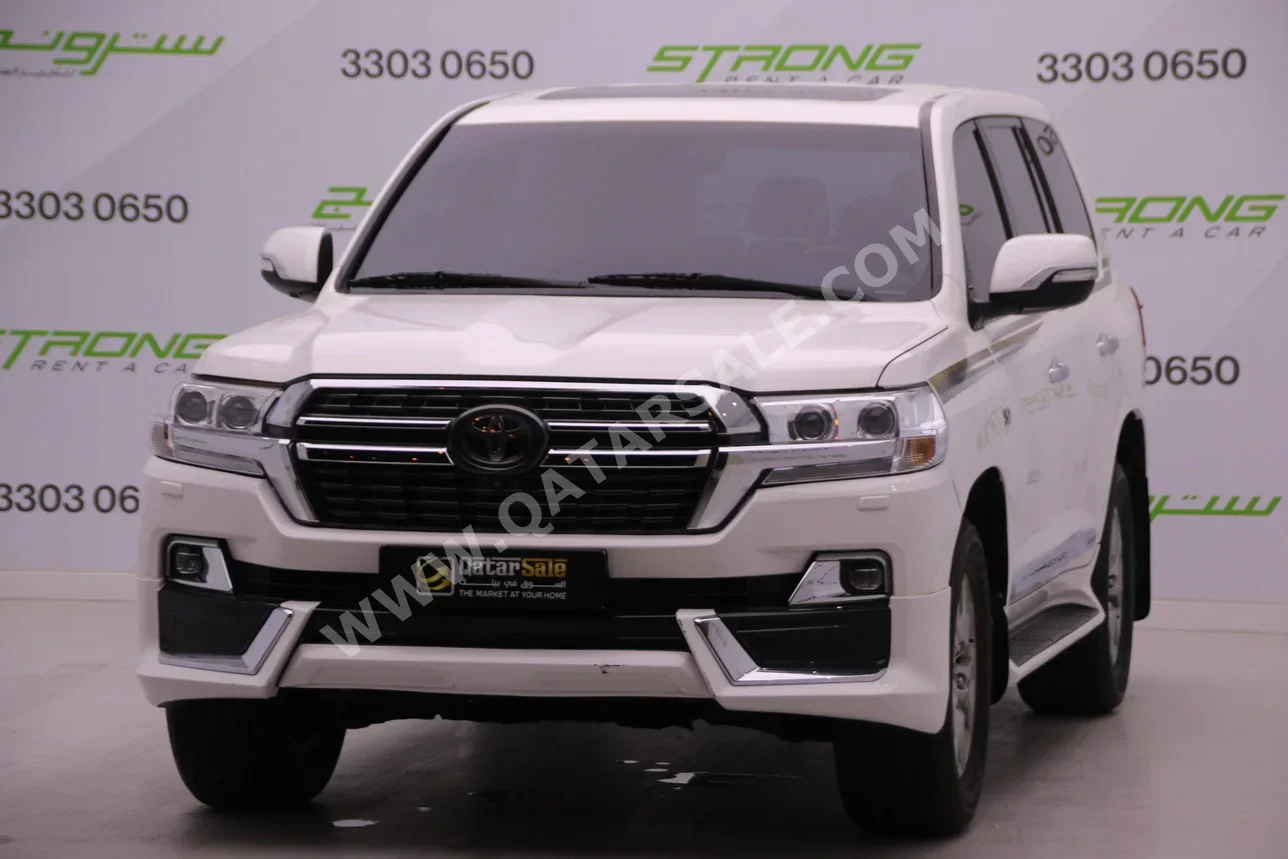 Toyota  Land Cruiser  VXR  2017  Automatic  245,000 Km  8 Cylinder  Four Wheel Drive (4WD)  SUV  White