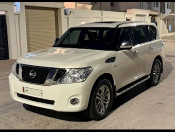 نيسان  باترول  ال اي  2013  اوتوماتيك  125,000 كم  8 سلندر  دفع رباعي  اس يو في  أبيض
