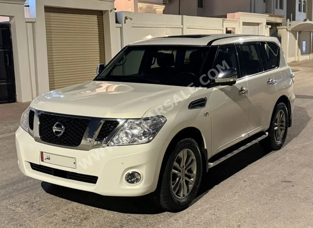 نيسان  باترول  ال اي  2013  اوتوماتيك  125,000 كم  8 سلندر  دفع رباعي  اس يو في  أبيض