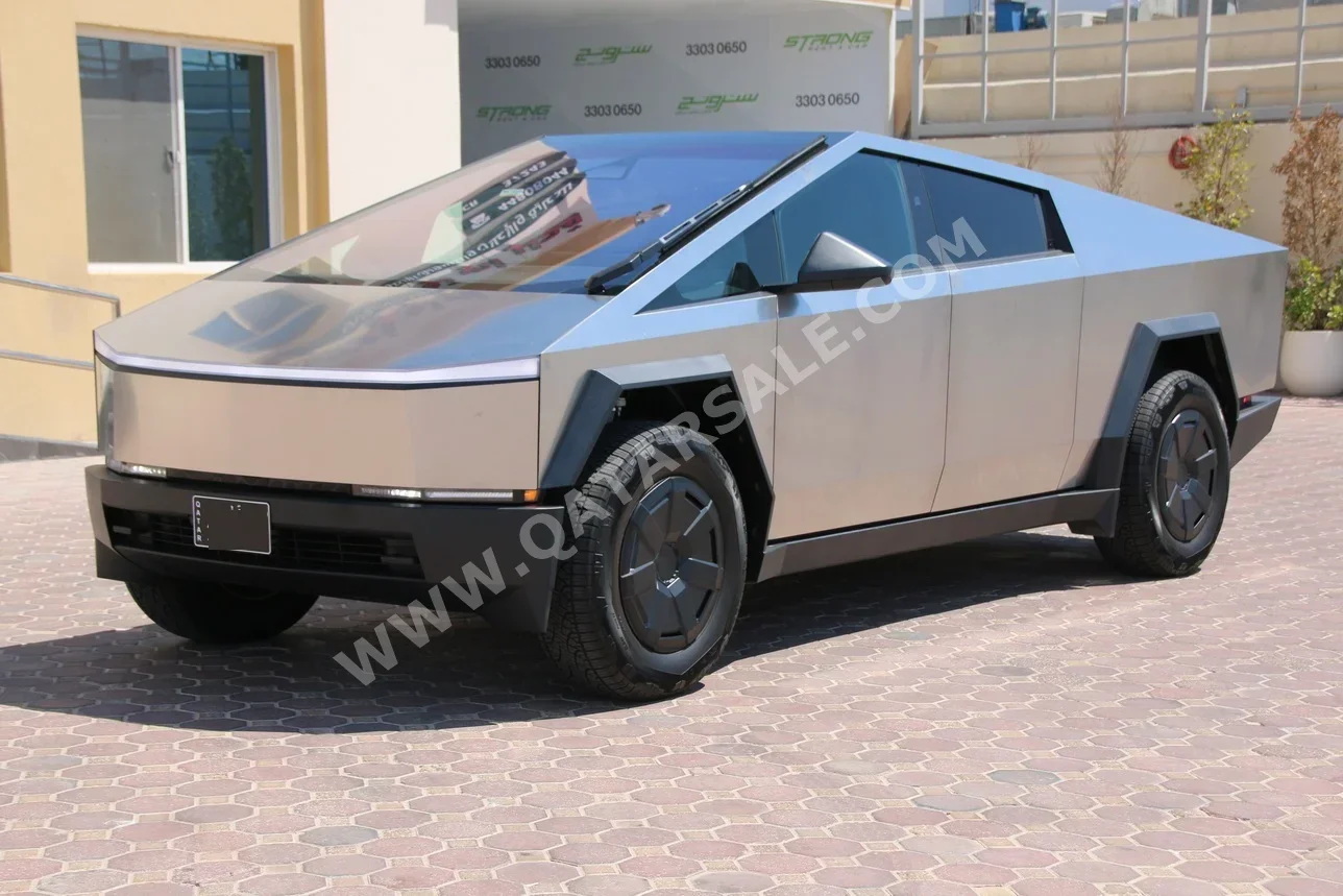 Tesla  Cybertruck  2024  Automatic  900 Km  0 Cylinder  All Wheel Drive (AWD)  Pick Up  Sonic Titanium