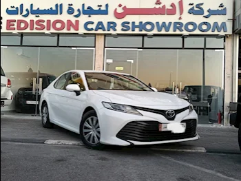 تويوتا  كامري  أل اي  2019  اوتوماتيك  182,000 كم  4 سلندر  سحب امامي  سيدان  أبيض