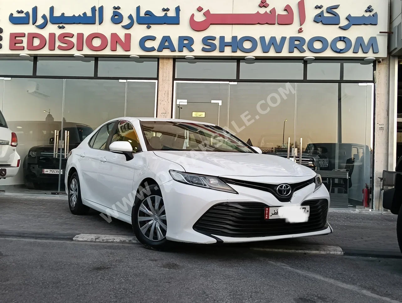 تويوتا  كامري  أل اي  2019  اوتوماتيك  182,000 كم  4 سلندر  سحب امامي  سيدان  أبيض