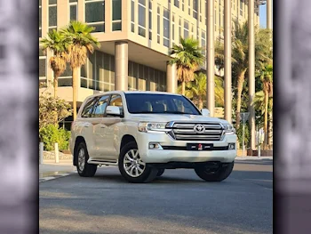 Toyota  Land Cruiser  VXR  2016  Automatic  325,000 Km  8 Cylinder  Four Wheel Drive (4WD)  SUV  White