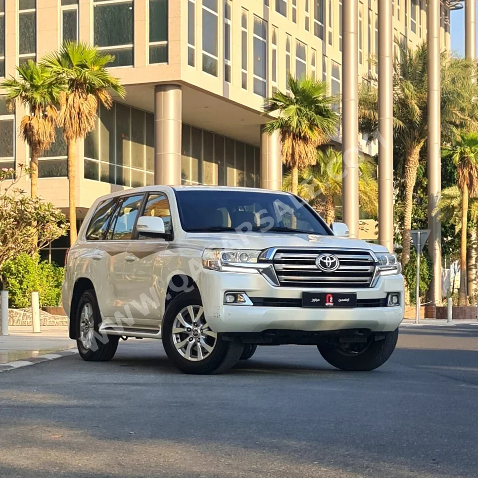Toyota  Land Cruiser  VXR  2016  Automatic  325,000 Km  8 Cylinder  Four Wheel Drive (4WD)  SUV  White