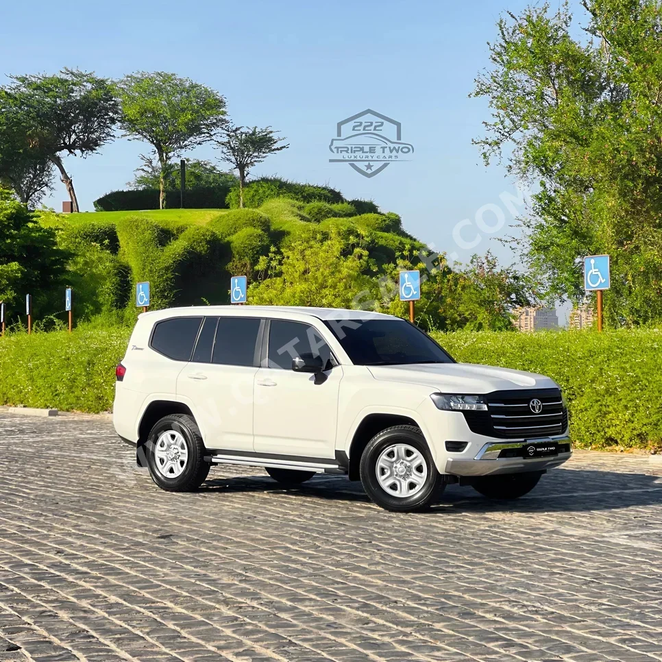 Toyota  Land Cruiser  GX  2022  Automatic  42,960 Km  6 Cylinder  Four Wheel Drive (4WD)  SUV  White  With Warranty