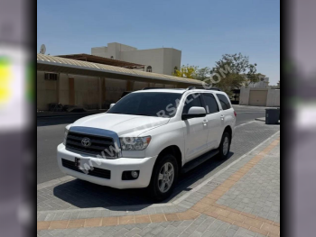 Toyota  Sequoia  SR5  2014  Automatic  130,000 Km  8 Cylinder  Four Wheel Drive (4WD)  SUV  White