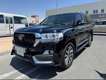 Toyota  Land Cruiser  VXS  2017  Automatic  178,000 Km  8 Cylinder  Four Wheel Drive (4WD)  SUV  Black