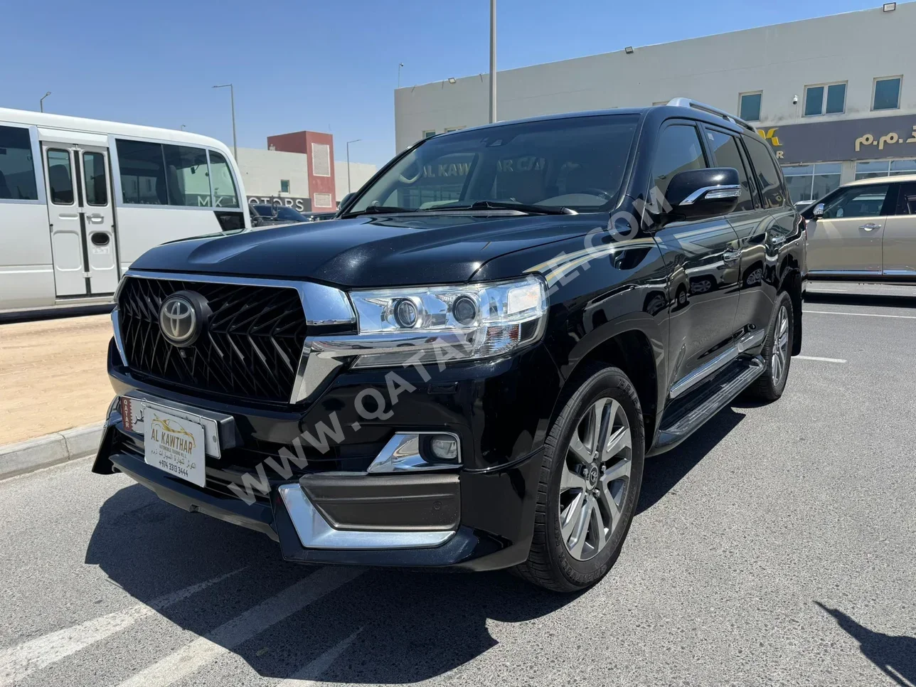 Toyota  Land Cruiser  VXS  2017  Automatic  178,000 Km  8 Cylinder  Four Wheel Drive (4WD)  SUV  Black