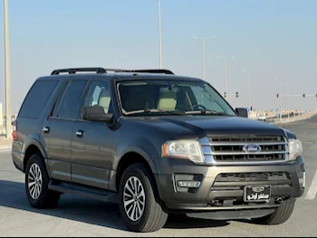 Ford  Expedition  XLT  2016  Automatic  136,000 Km  6 Cylinder  Four Wheel Drive (4WD)  SUV  Gray