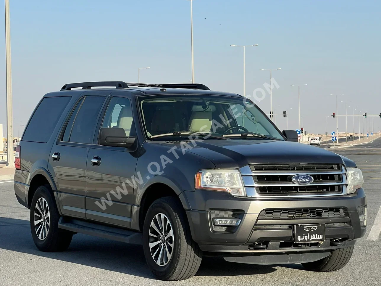 Ford  Expedition  XLT  2016  Automatic  136,000 Km  6 Cylinder  Four Wheel Drive (4WD)  SUV  Gray