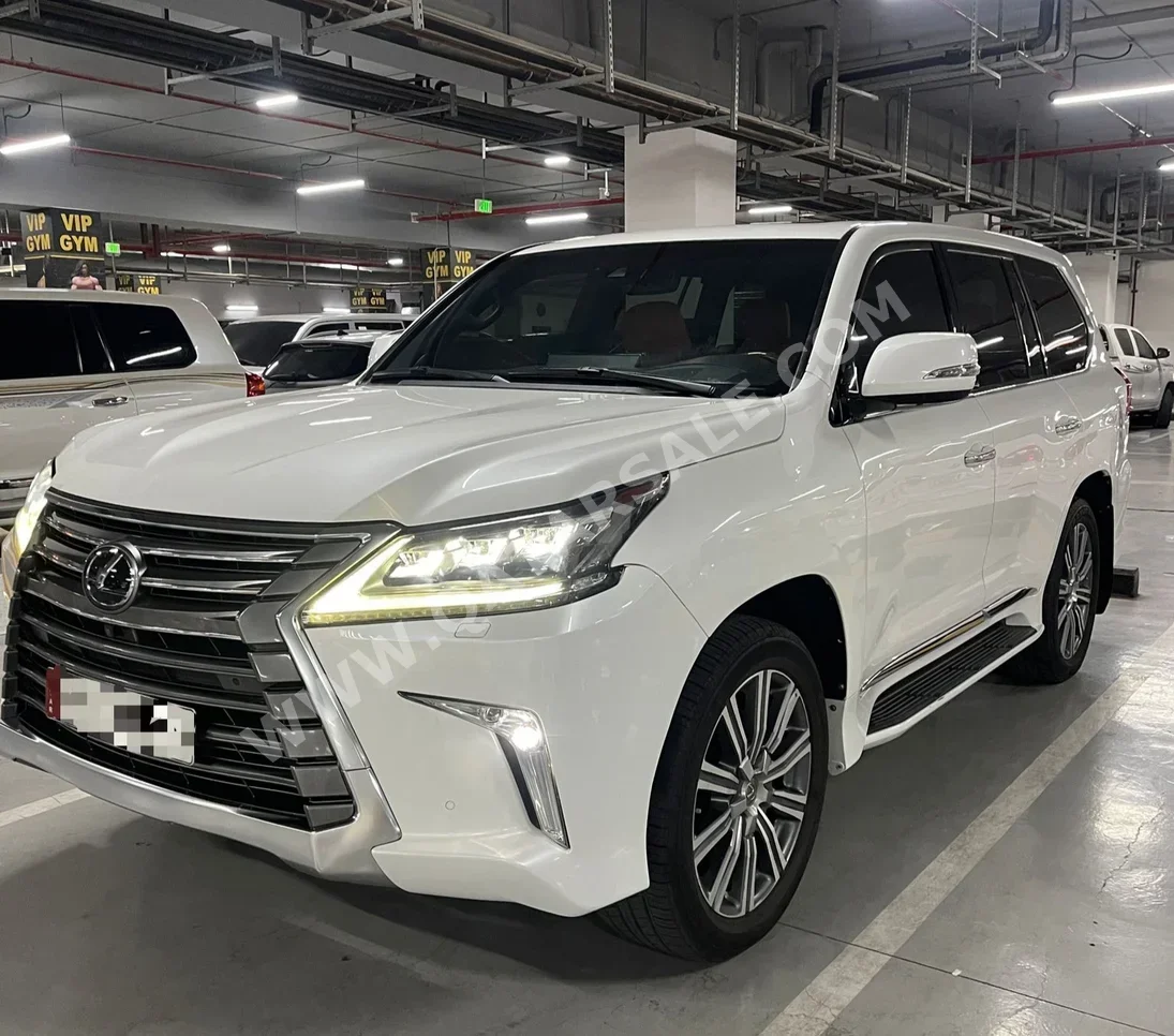 Lexus  LX  570  2016  Automatic  273,000 Km  8 Cylinder  Four Wheel Drive (4WD)  SUV  White
