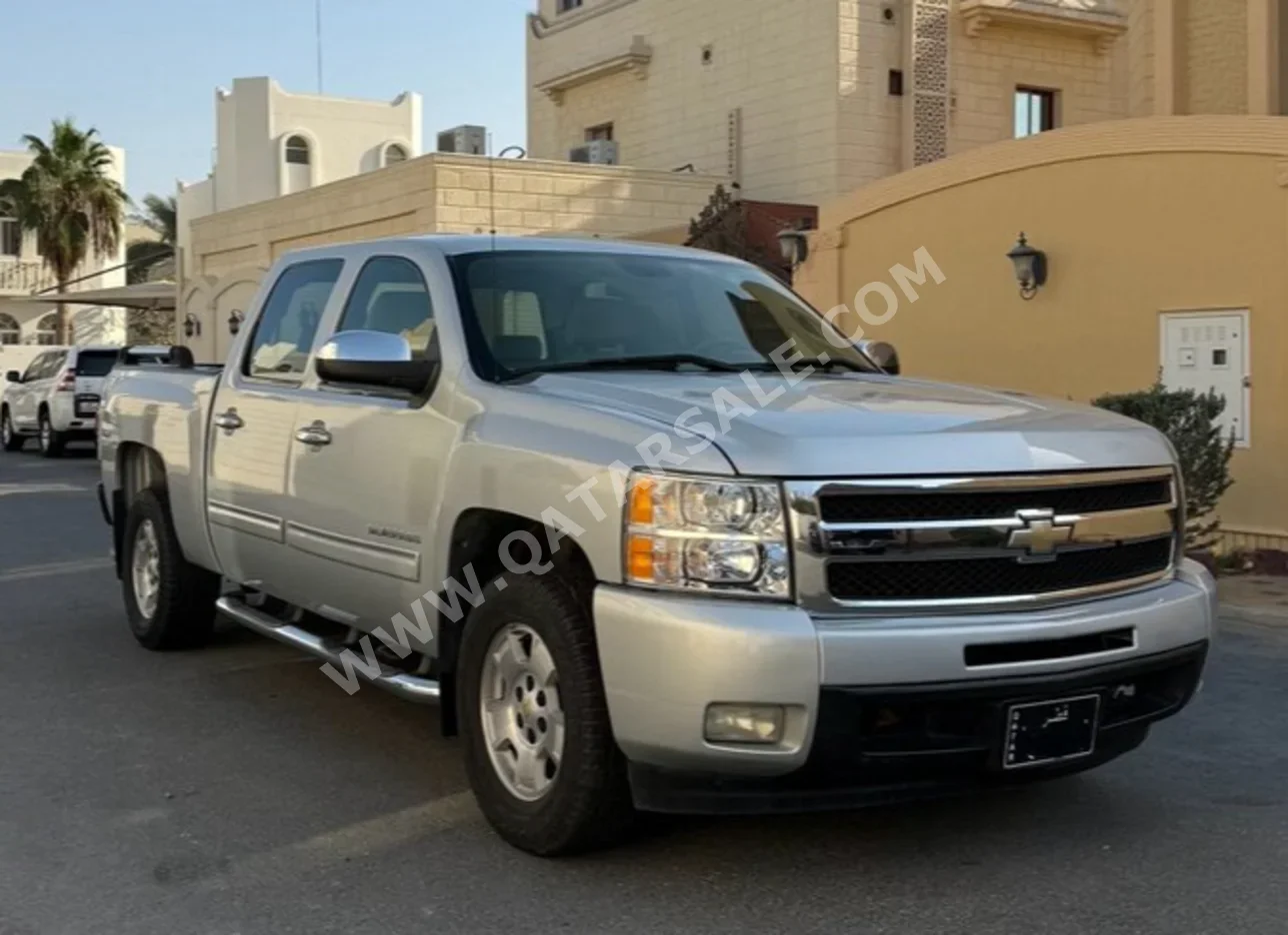 Chevrolet  Silverado  LTZ  2010  Automatic  185,000 Km  8 Cylinder  Four Wheel Drive (4WD)  Pick Up  Silver