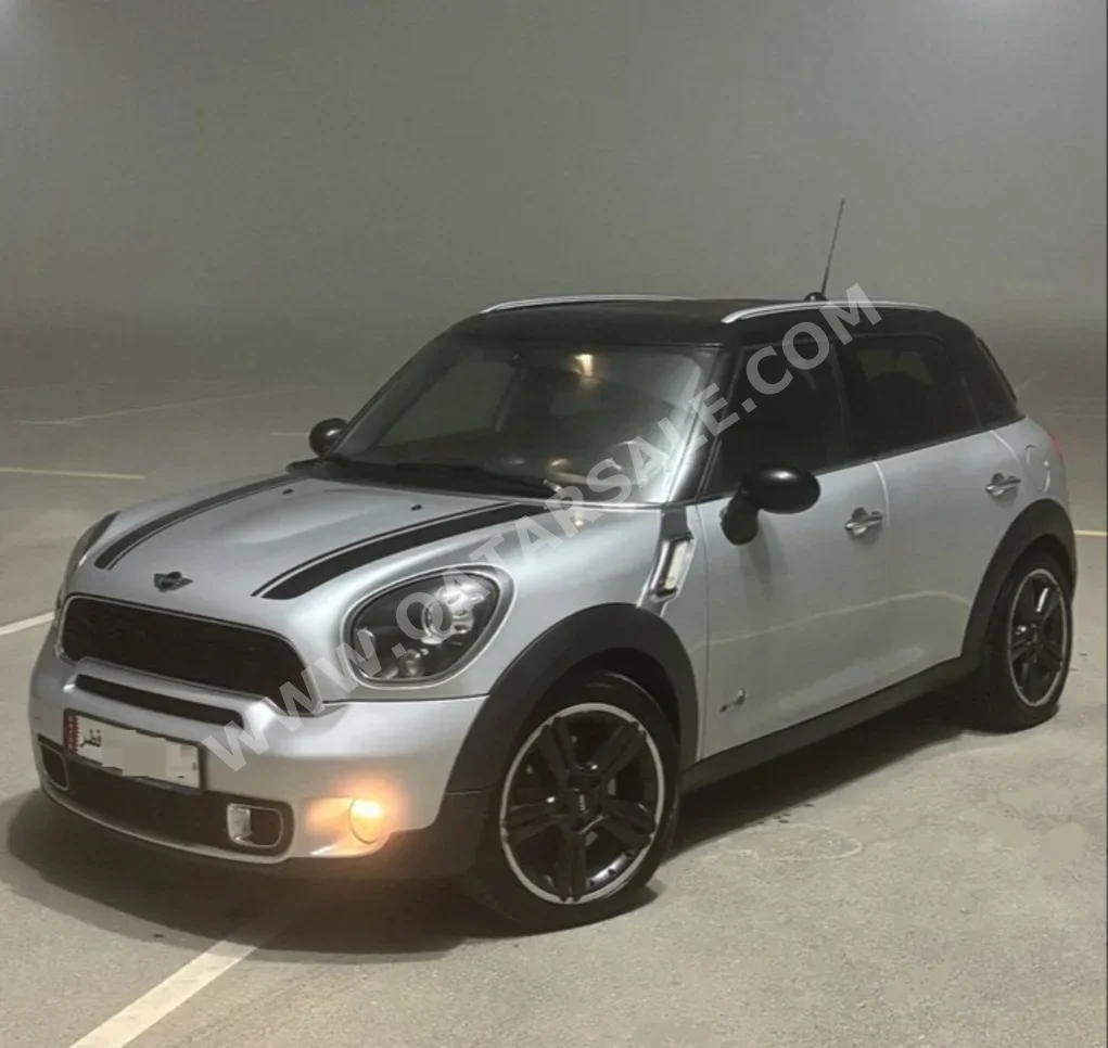 Mini  Cooper  CountryMan  S  2015  Automatic  145,000 Km  4 Cylinder  Hatchback  Black & Silver