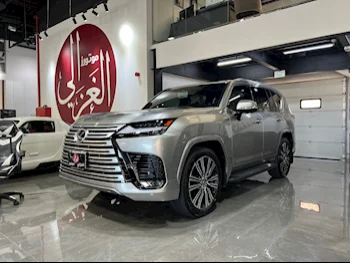 لكزس  ال اكس  600 لكجري  2024  اوتوماتيك  2,000 كم  6 سلندر  دفع رباعي  اس يو في  فضي  تحت الضمان
