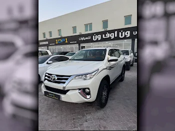 تويوتا  فورشنر  2018  اوتوماتيك  168,000 كم  4 سلندر  دفع رباعي  اس يو في  أبيض
