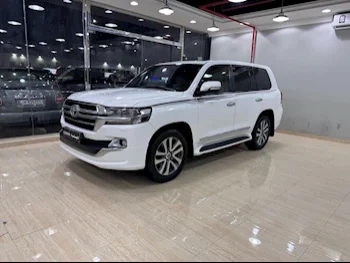 Toyota  Land Cruiser  GXR- Grand Touring  2019  Automatic  229,000 Km  8 Cylinder  Four Wheel Drive (4WD)  SUV  White