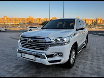 Toyota  Land Cruiser  GXR  2017  Automatic  230,000 Km  8 Cylinder  Four Wheel Drive (4WD)  SUV  White