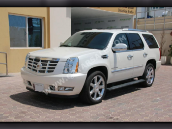 Cadillac  Escalade  2014  Automatic  174,000 Km  8 Cylinder  Four Wheel Drive (4WD)  SUV  White