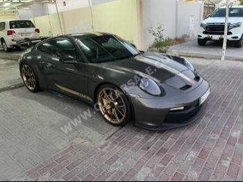 بورش  911  جي تي 3  2022  اوتوماتيك  19,000 كم  بنزين سلندر  دفع خلفي  كوبيه \ سبورت  رمادي  تحت الضمان