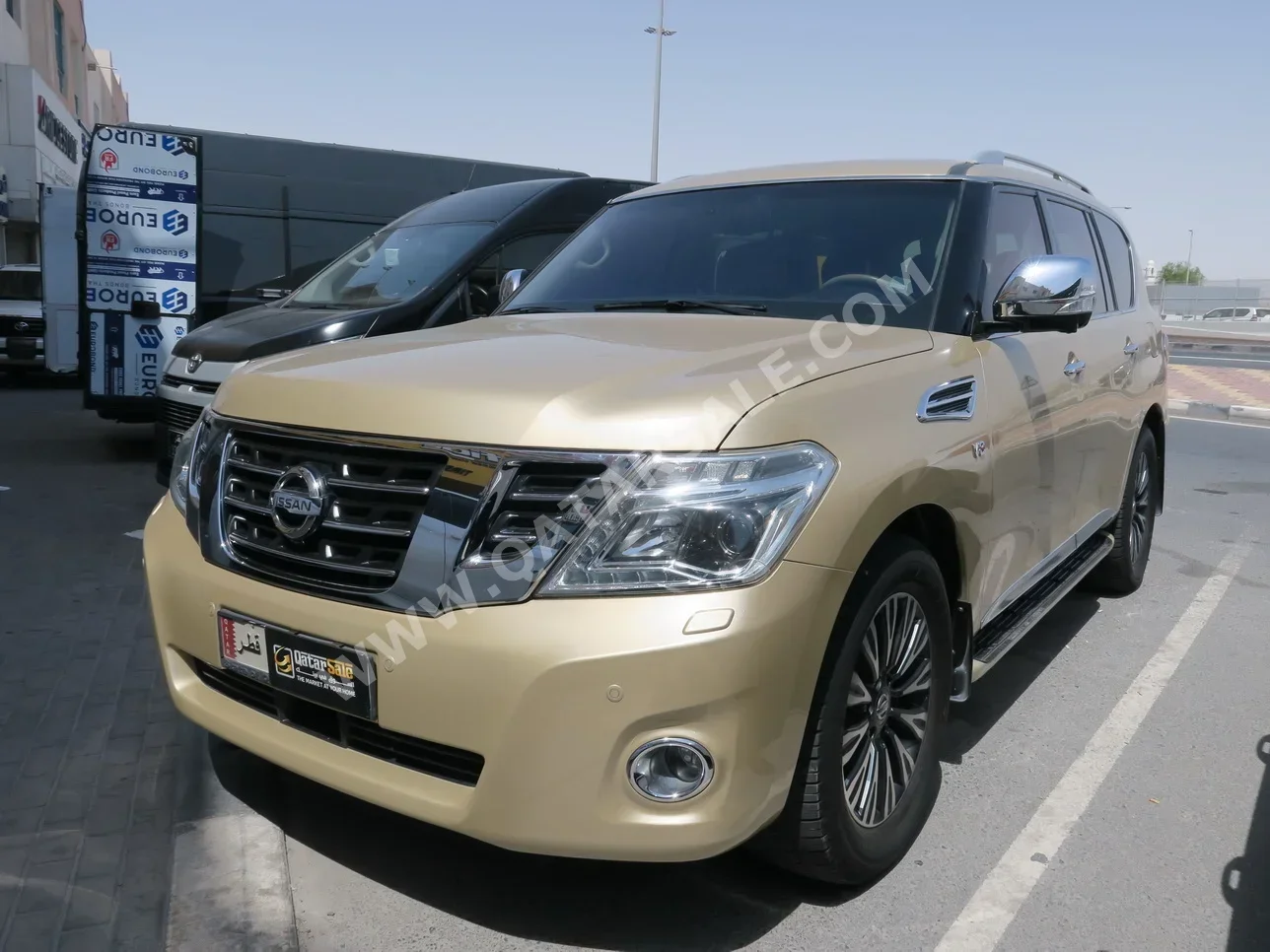 Nissan  Patrol  Platinum  2014  Automatic  261,000 Km  8 Cylinder  Four Wheel Drive (4WD)  SUV  Gold
