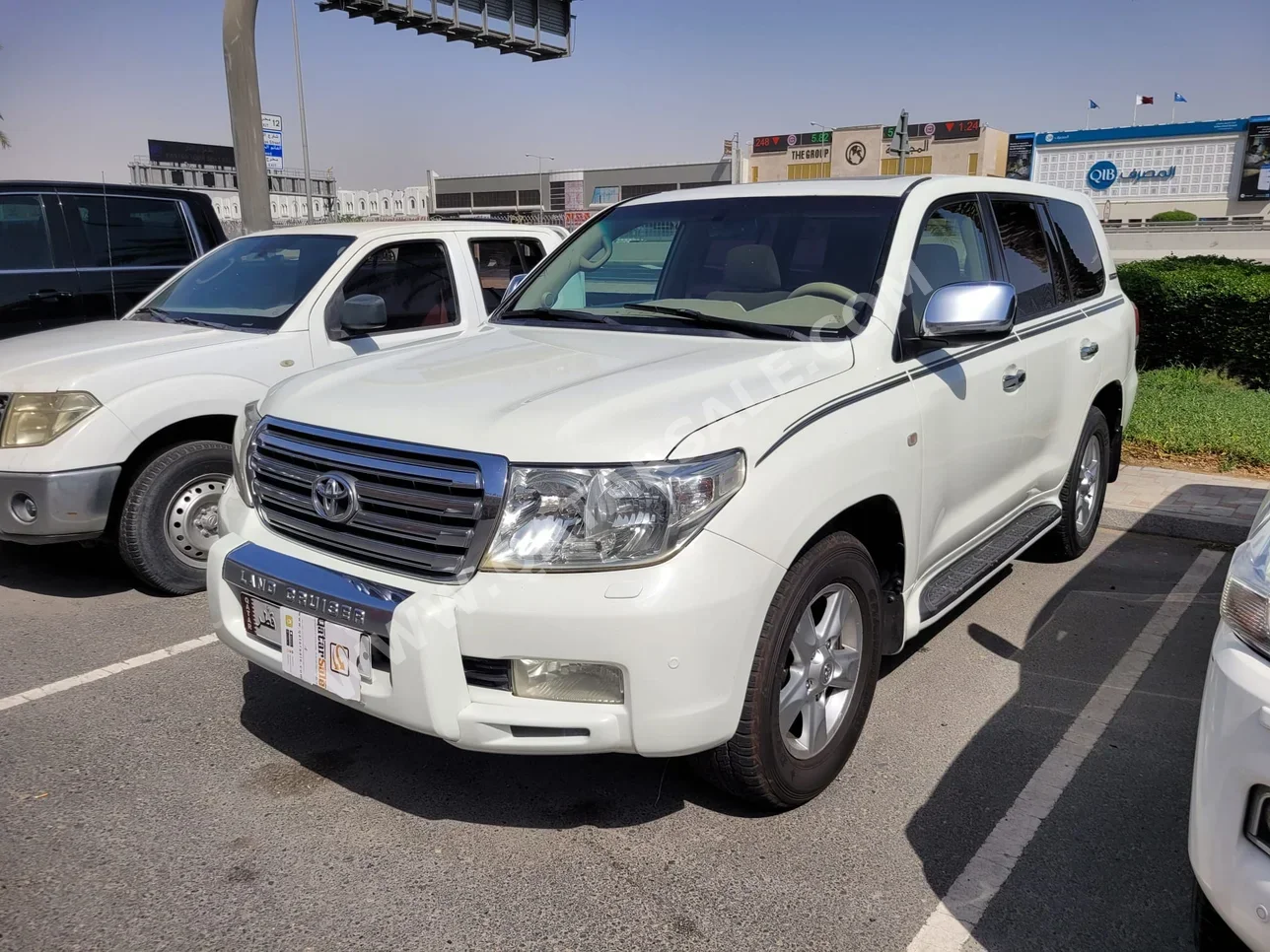 Toyota  Land Cruiser  VXR  2011  Automatic  381,000 Km  8 Cylinder  Four Wheel Drive (4WD)  SUV  White
