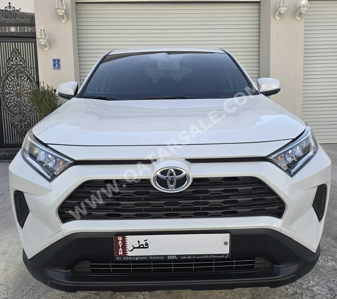 Toyota  Rav 4  2025  Automatic  3,300 Km  4 Cylinder  Four Wheel Drive (4WD)  SUV  White  With Warranty