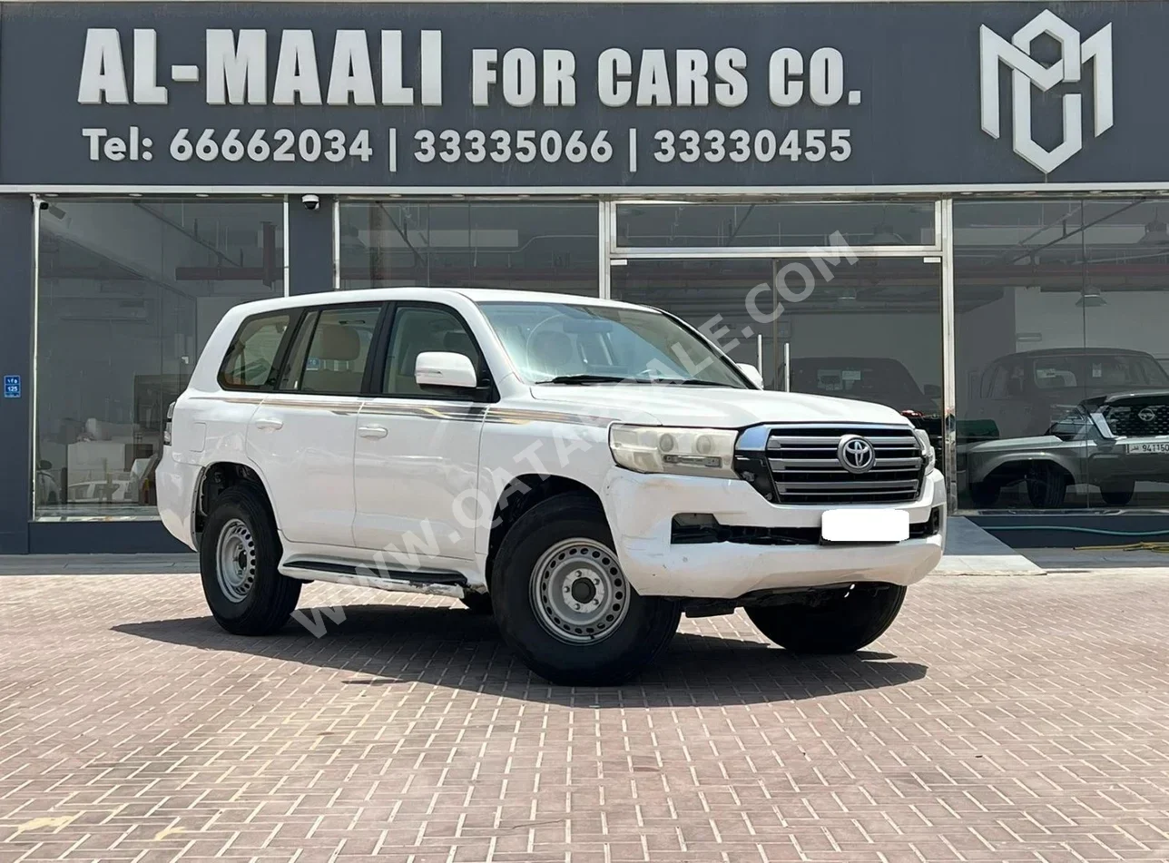 Toyota  Land Cruiser  GXR  2019  Automatic  299,000 Km  6 Cylinder  Four Wheel Drive (4WD)  SUV  White