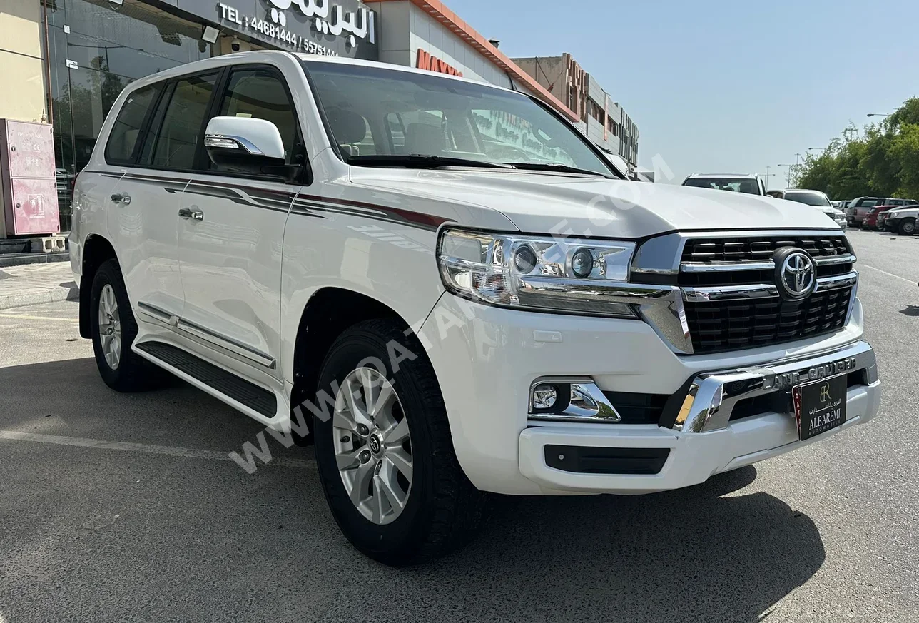 Toyota  Land Cruiser  GXR  2021  Automatic  182,000 Km  8 Cylinder  Four Wheel Drive (4WD)  SUV  White