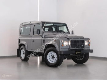 Land Rover  Defender  90  2011  Automatic  42,800 Km  6 Cylinder  Four Wheel Drive (4WD)  SUV  Gray