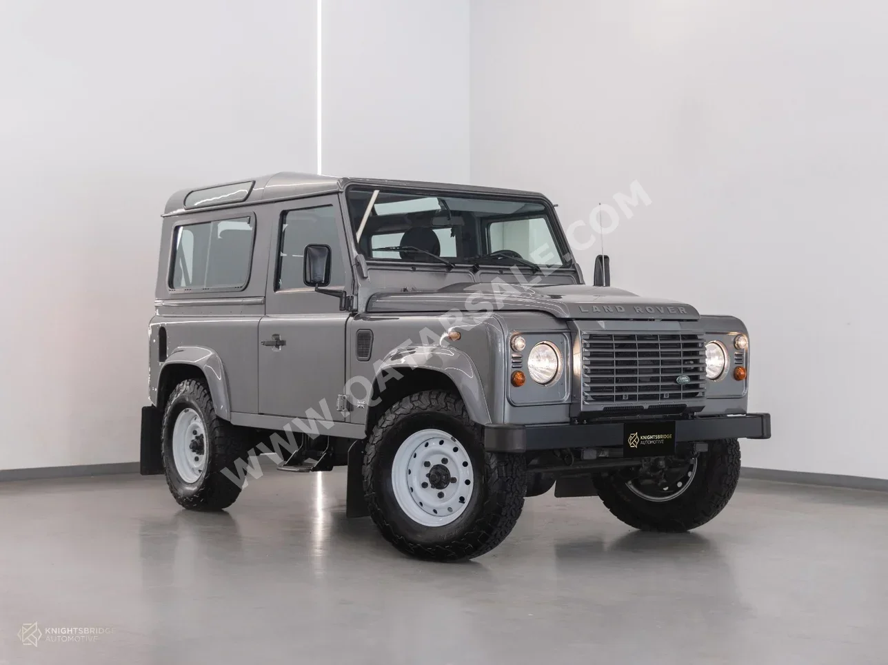 Land Rover  Defender  90  2011  Automatic  42,800 Km  6 Cylinder  Four Wheel Drive (4WD)  SUV  Gray