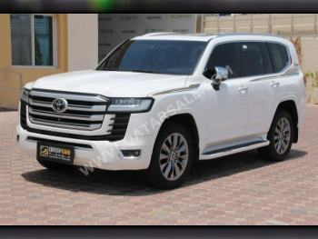 Toyota  Land Cruiser  VXR Twin Turbo  2022  Automatic  140,000 Km  6 Cylinder  Four Wheel Drive (4WD)  SUV  White