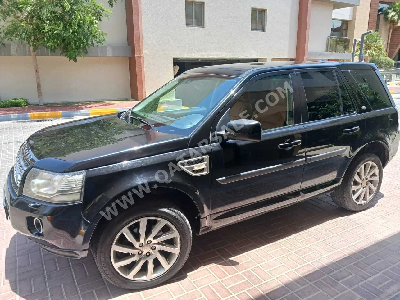 لاند روفر  2 إل آر  اج اس اي  2014  اوتوماتيك  149,000 كم  4 سلندر  دفع رباعي  اس يو في  أسود