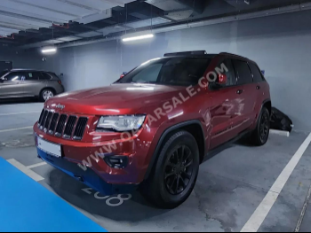 Jeep  Grand Cherokee  Limited  2015  Automatic  45,000 Km  8 Cylinder  Four Wheel Drive (4WD)  SUV  Maroon