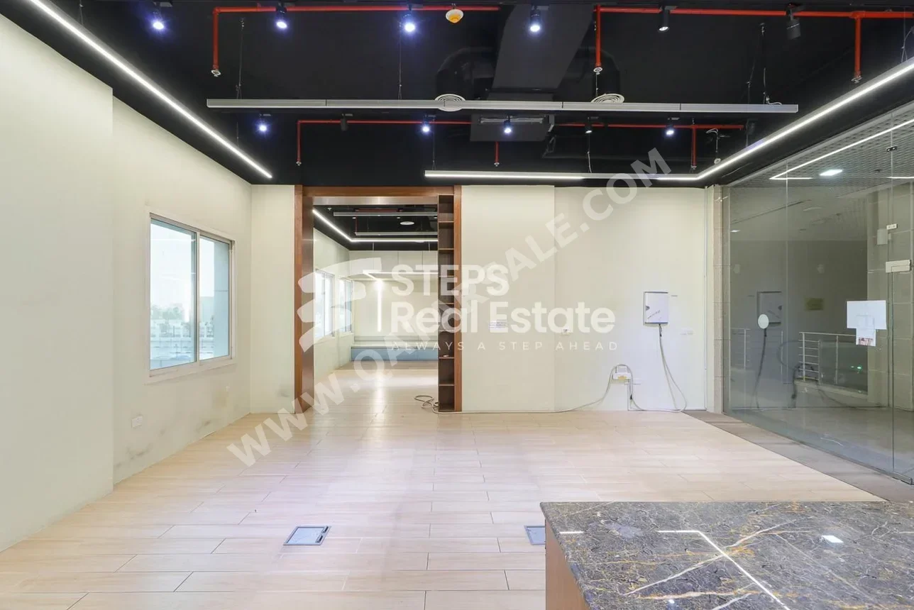 Commercial Shops - Not Furnished  - Doha  - Al Sadd