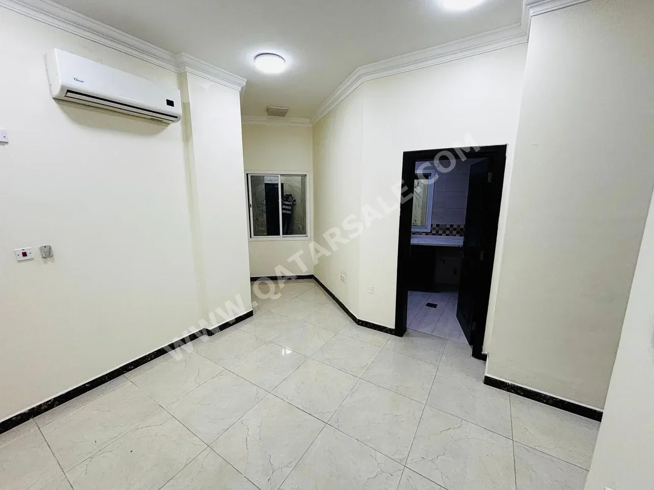 3 Bedrooms  Apartment  in Doha -  Fereej Bin Mahmoud  Not Furnished