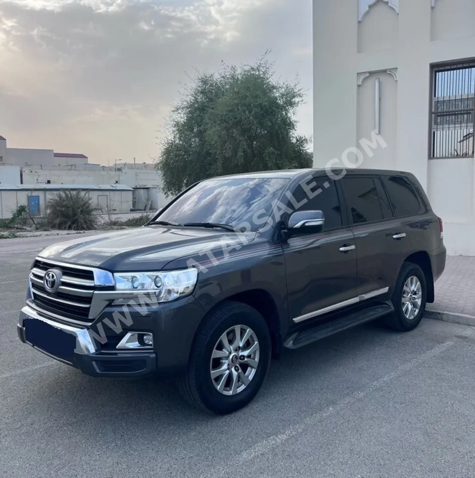 Toyota  Land Cruiser  GXR  2020  Automatic  183,000 Km  8 Cylinder  Four Wheel Drive (4WD)  SUV  Gray  With Warranty