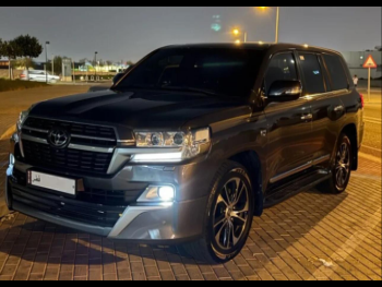 Toyota  Land Cruiser  VXR- Grand Touring S  2021  Automatic  170,000 Km  8 Cylinder  Four Wheel Drive (4WD)  SUV  Gray  With Warranty