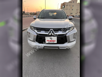 متسوبيشي  مونترو سبورت  6 سلندر  إس يو في 4 في 4  أبيض  2025