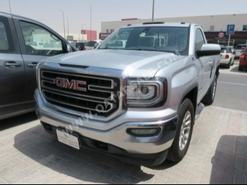 GMC  Sierra  Z71  2016  Automatic  180,000 Km  8 Cylinder  Four Wheel Drive (4WD)  Pick Up  Silver
