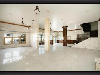 Commercial Shops - Not Furnished  - Doha  - Fereej Old Al Hitmi