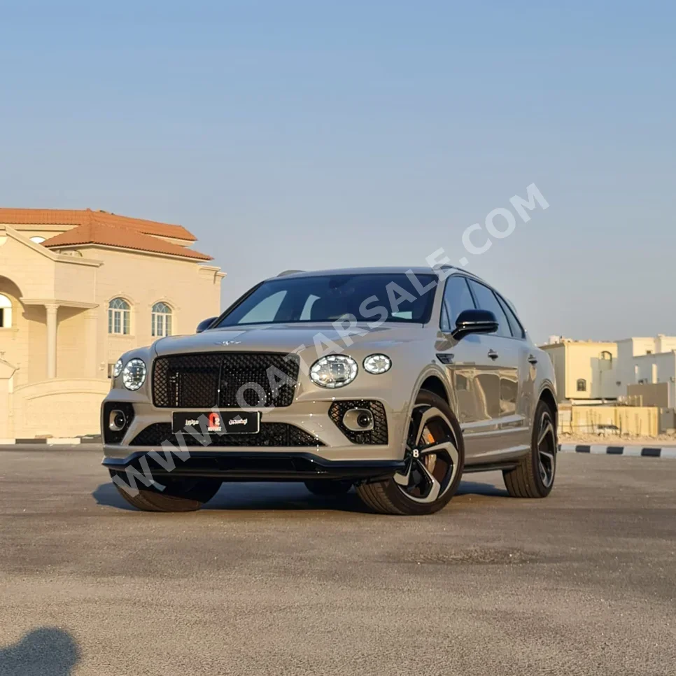 Bentley  Bentayga  Mulliner  2022  Automatic  4,500 Km  8 Cylinder  All Wheel Drive (AWD)  SUV  Gray Nardo  With Warranty