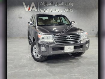 Toyota  Land Cruiser  GXR  2012  Automatic  289,000 Km  8 Cylinder  Four Wheel Drive (4WD)  SUV  Gray