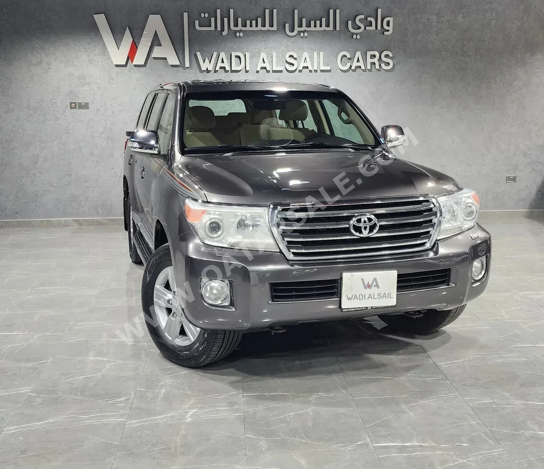 Toyota  Land Cruiser  GXR  2012  Automatic  289,000 Km  8 Cylinder  Four Wheel Drive (4WD)  SUV  Gray