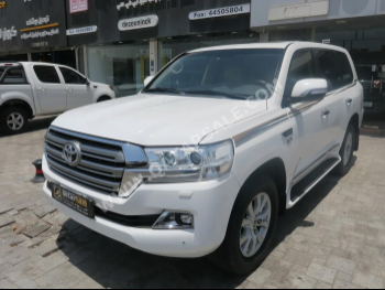 Toyota  Land Cruiser  VXR  2021  Automatic  295,000 Km  8 Cylinder  Four Wheel Drive (4WD)  SUV  White