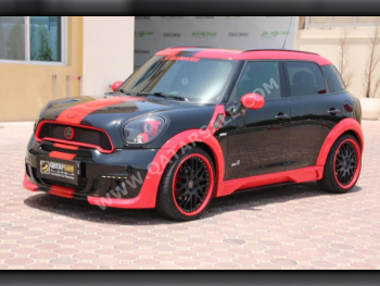Mini  Cooper  S  2013  Automatic  9,000 Km  4 Cylinder  Front Wheel Drive (FWD)  Hatchback  Black and Red