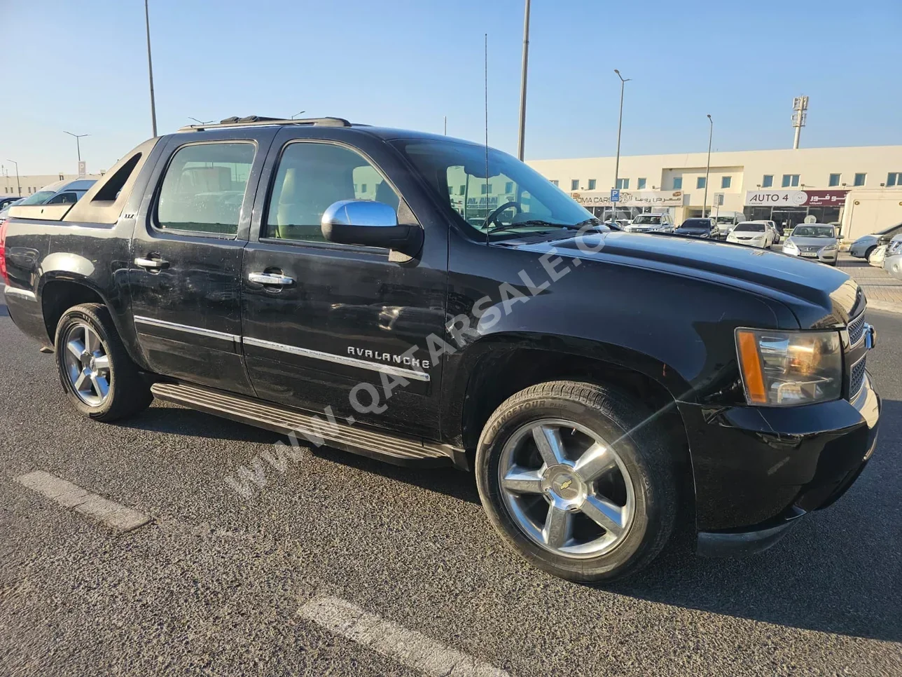 Chevrolet  Avalanche  2013  Automatic  181,000 Km  8 Cylinder  Four Wheel Drive (4WD)  Pick Up  Black