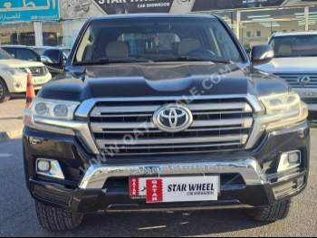 Toyota  Land Cruiser  GXR  2018  Automatic  208,000 Km  8 Cylinder  Four Wheel Drive (4WD)  SUV  Black